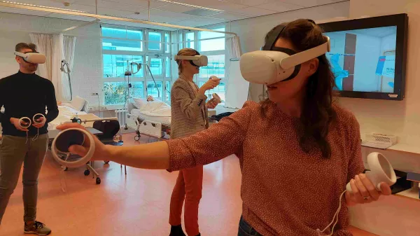Nij-Smellinghe-onderzoekt-Virtual-Reality-en-simulatie-onderwijs-bij-NHL-Stenden