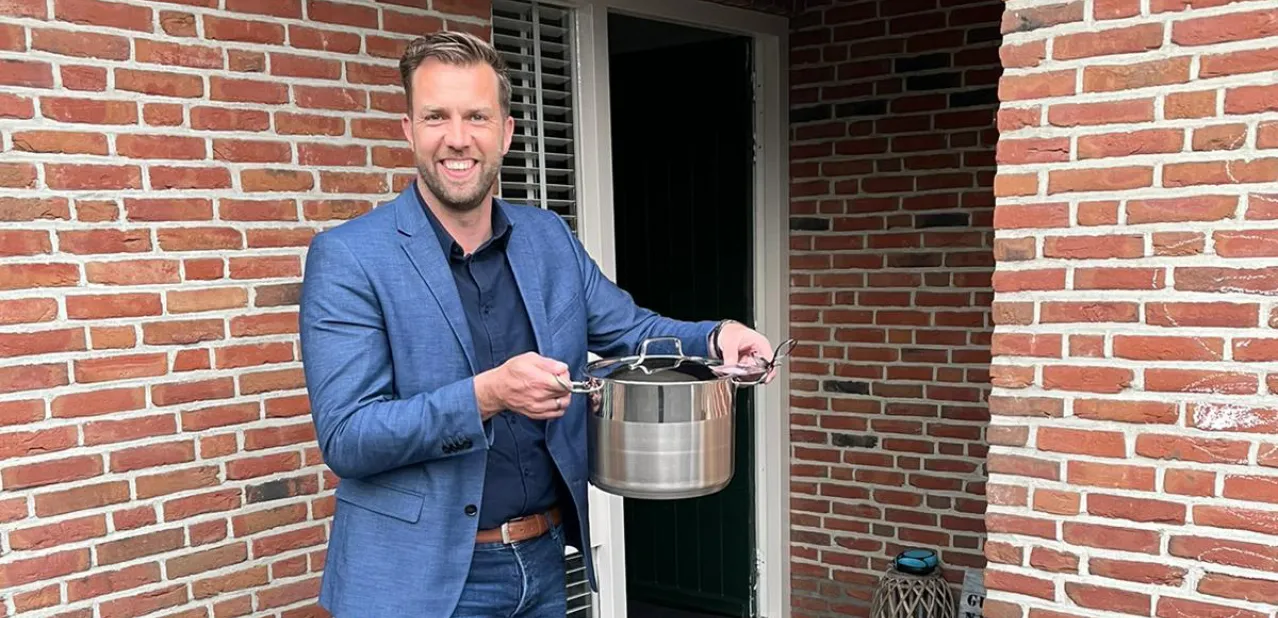 Hotelschoolstudenten helpen horecaondernemers in Emmen met ‘Onder de pannen’