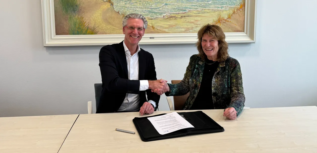 Marc Otto en Astrid Kee ondertekenen overeenkomst