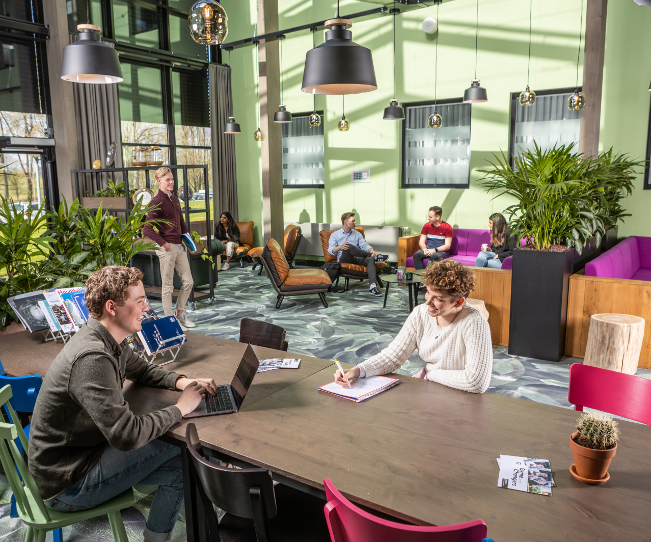 ad_opleidingsbeeld_hotel-management_vt_instroom-moh_leeuwarden.jpg