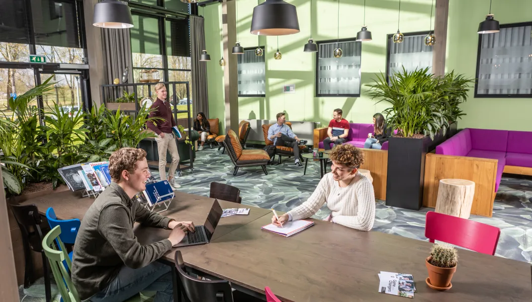ad_opleidingsbeeld_hotel-management_vt_instroom-moh_leeuwarden.jpg