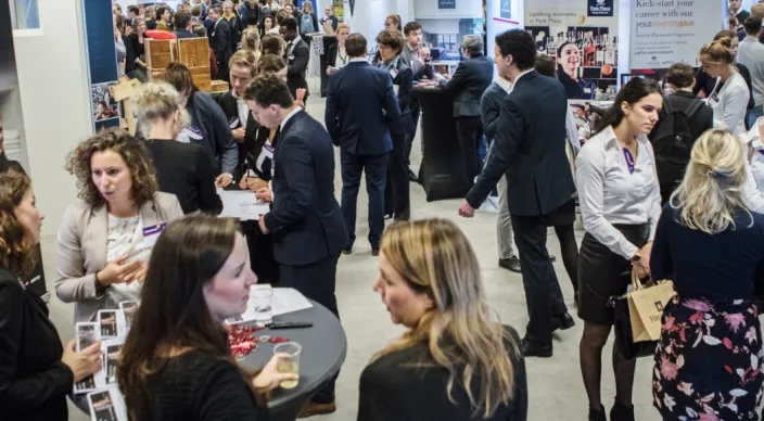 Nationale en internationale bedrijven presenteren zich aan studenten Stenden Hotel Management School