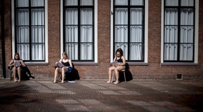 Bij NHL Stenden maken 20.000 studenten nu online toetsen (en de software weet of je de toets alleen maakt, of hulp krijgt)