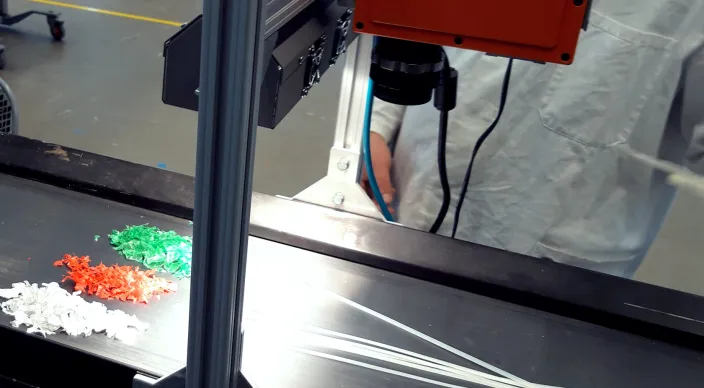 Plasticanalyse met cameratechnologie bij NHL Stenden